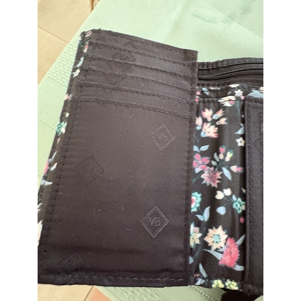 Vera Bradley Black Quilted Cotton Compact Wallet Riley Pattern RFID - Picture 4 of 10